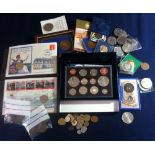 COINS : Box of commemorative Crowns, plus 2005 year set.