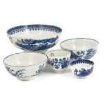 A GROUP OF WORCESTER BLUE AND WHITE PRINTED PORCELAIN, CIRCA 1770-80 comprising: a large '