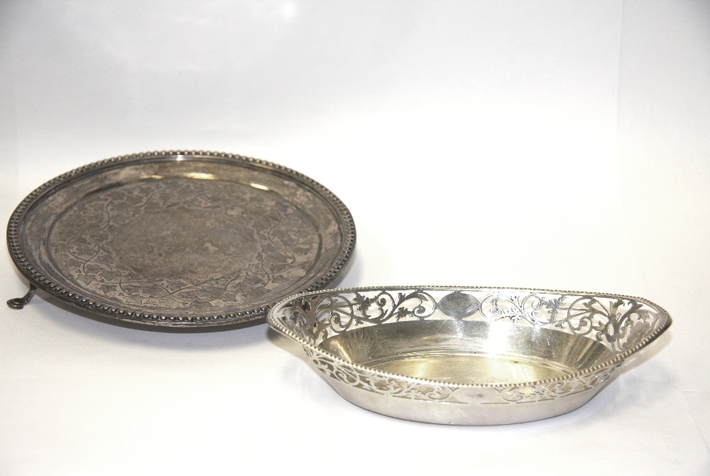 MISCELLANEOUS ENGLISH SILVER comprising: a Georgian epergne basket, bright-cut and pierced, swing - Image 2 of 6