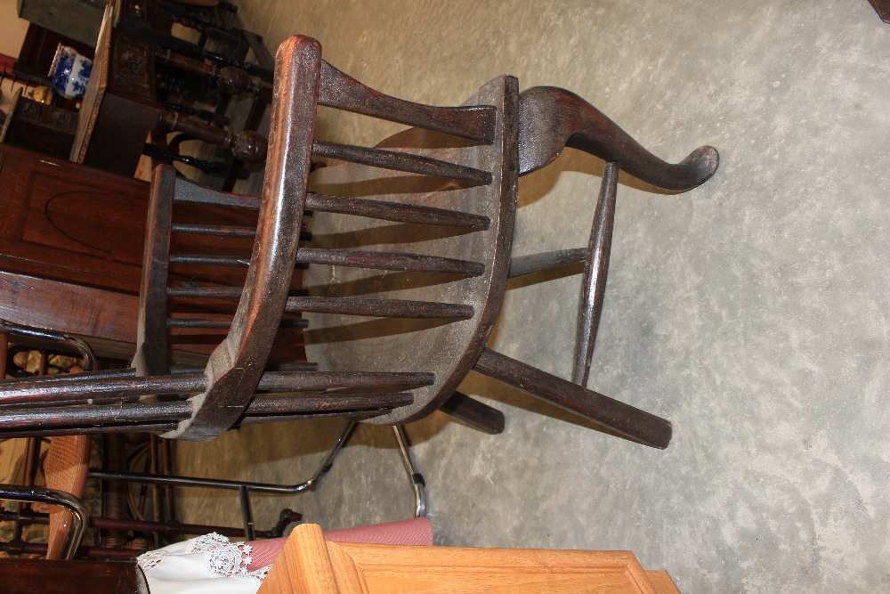 An antique comb back Windsor chair on cabriole legs - Image 4 of 9