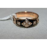 A split pearl set mourning ring. In gold marked 375. 2.2g gross. Size O