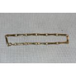 A link bracelet. In gold marked 585