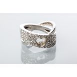 DIAMOND HEART DESIGN RING