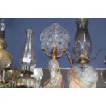 MIXED LOT OF GLASS AND BRASS PARAFFIN LAMPS