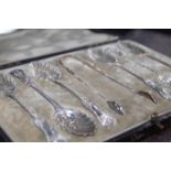 SET OF SIX EDWARDIAN SILVER TEASPOONS AND TONGS
with cast shell bowls, Sheffield 1904,