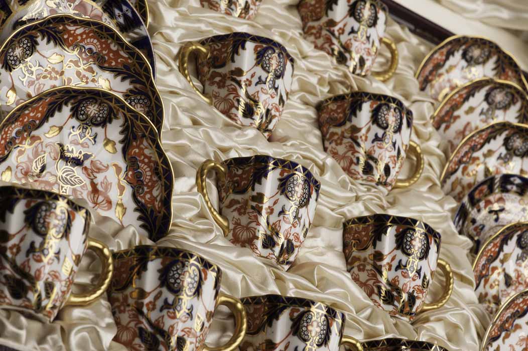 AMENDMENT SET OF TWELVE ROYAL CROWN DERBY IMARI COFFEE CUPS AND TEN SAUCERS