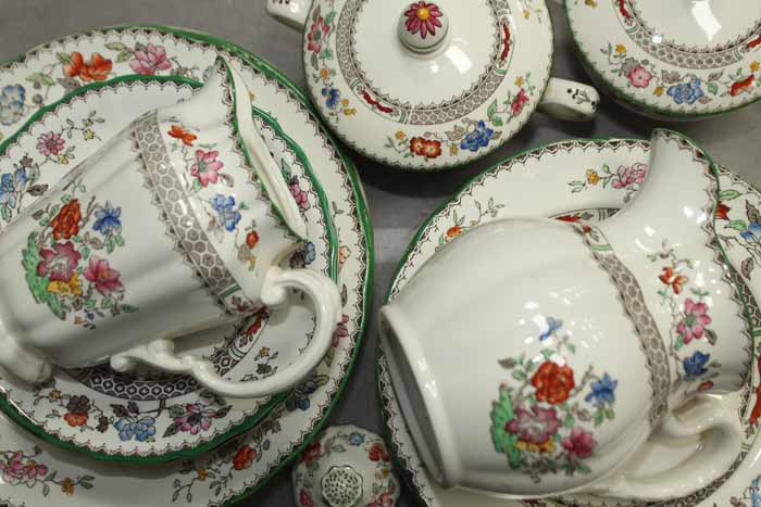 EXTENSIVE SPODE CHINESE ROSE PART DINNER SERVICE including dinner plates, twin handled soup bowls,