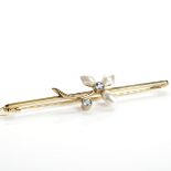 EARLY TWENTIETH CENTURY AQUAMARINE AND PEARL BAR BROOCH of floral design,