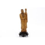 EARLY 20TH CENTURY CHINESE IVORY CARVING of a man with flowing beard,