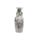 LATE 19TH/EARLY 20TH CENTURY LARGE CHINESE VASE decorated in a garden setting with three figures,