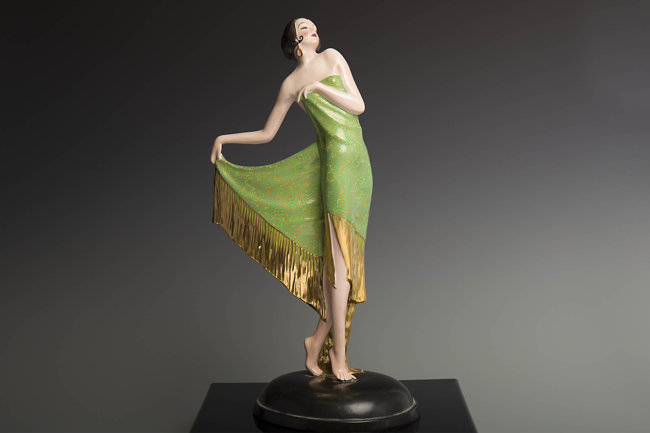 FIELDINGS CROWN DEVON ART DECO FIGURE OF A DANCER the young lady with bobbed hair and gypsy