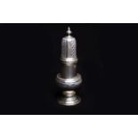 VASE SHAPED SILVER PEPPER POT OF QUEEN ANNE DESIGN maker Collingwood & Co.