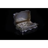 VICTORIAN SILVER VINAIGRETTE the hinged lid with monogram to cartouche,