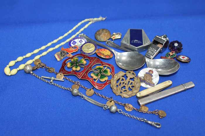 LOT OF JEWELLERY AND SMALL COLLECTABLES including beads, badges, an Avon Art Deco compact,