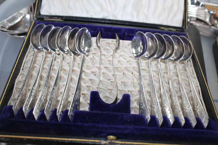 LOT OF PLATED FLATWARE including cased examples