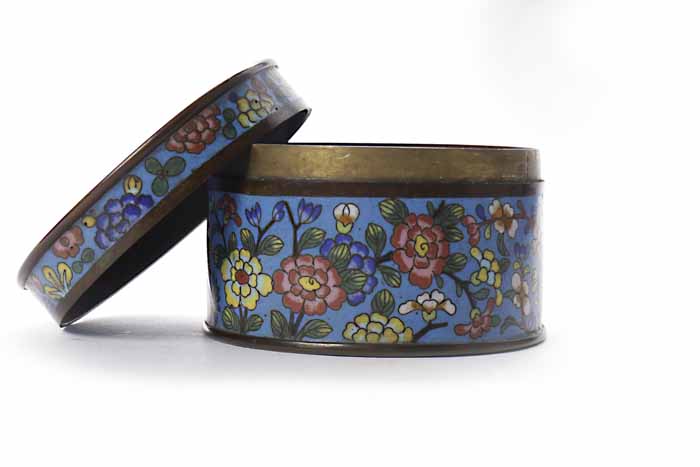 20TH CENTURY CHINESE CLOISONNE BOX