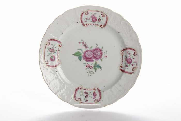 19TH CENTURY CHINESE FAMILLE ROSE PLATE
