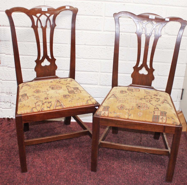 A GOOD PAIR OF GEORGE III PERIOD MAHOGANY DINING CHAIRS, each with a shaped top rail,