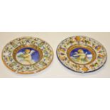 AN ATTRACTIVE PAIR OF CIRCULAR MAIOLICA STYLE CIRCULAR PORCELAIN PLAQUES OR DISHES,