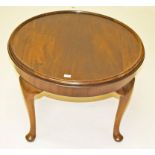 A CIRCULAR MAHOGANY OCCASIONAL TABLE, raised on four moulded cabriole legs, 24in (61cm).