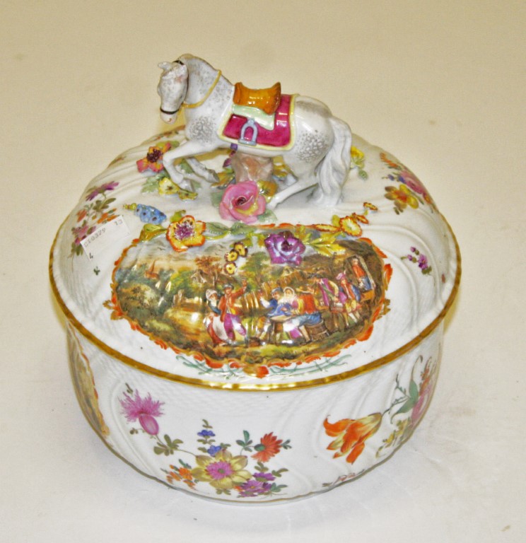 A LARGE DRESDEN PORCELAIN BOWL AND COVER,