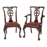 A SET OF EIGHT (6+2) GOOD QUALITY CARVED CHIPPENDALE STYLE MAHOGANY DINING CHAIRS,