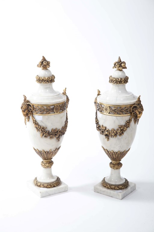 A PAIR OF WHITE VEINED MARBLE MANTELPIECE URNS, 
each in the Matthew Bolton style,