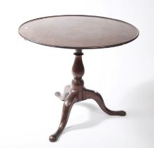 A GEORGE III PERIOD MAHOGANY CIRCULAR SNAP TOP CENTRE TABLE, with dish type edge,