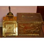 AN EDWARDIAN SLOPE FRONT BRASS COAL SCUTTLE, with brass shoval,