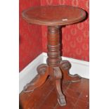 A CIRCULAR VICTORIAN MAHOGANY CENTRE TABLE, on heavy turned stem and quadruple pod with paw feet,