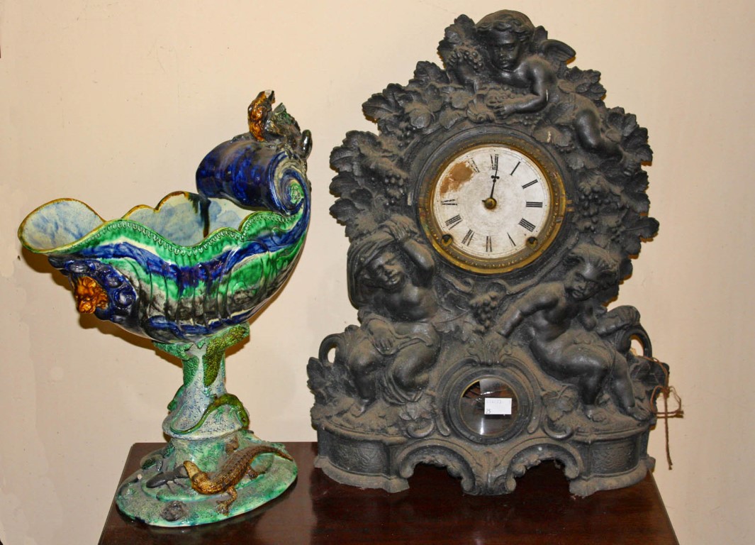 A FRENCH BRONZED METAL MANTEL CLOCK CASE, in the Classical style, late 19th Century,