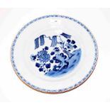 AN 18TH CENTURY NANKIN BLUE AND WHITE PORCELAIN PLATE, 11" (28cm).