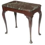 A SMALL 18TH CENTURY IRISH MAHOGANY SIDE OR CENTRE TABLE, with rectangular green veined marble top,