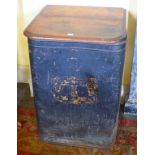 A LARGE EARLY 20TH CENTURY ORIENTAL TEA BIN, with hinged mahogany top,