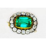 A FINE EARLY 20TH CENTURY DIAMOND AND EMERALD BROOCH, with large rectangular emerald, 10.