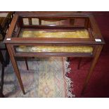 AN EDWARDIAN INLAID MAHOGANY BIJOUTERIE TABLE, the hinged top lacking its glass plate,