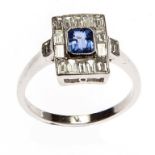 AN ART DECO 18K WHITE GOLD SAPPHIRE AND DIAMOND CLUSTER RING,