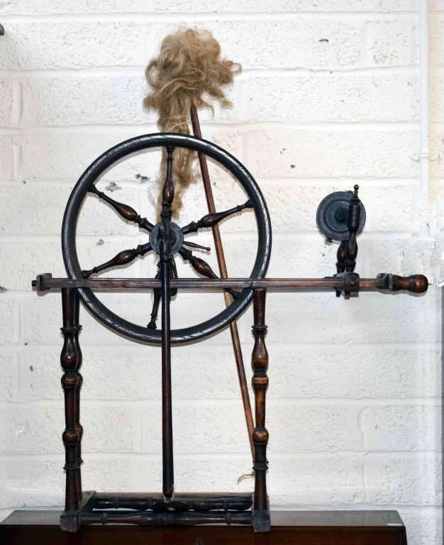 A 19TH CENTURY PINE AND ELM FOOT OPERATED SPINNING WHEEL,