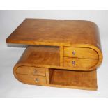 AN UNUSUAL ART DECO STYLE MAPLE S-SHAPED OCCASIONAL TABLE OR STAND,