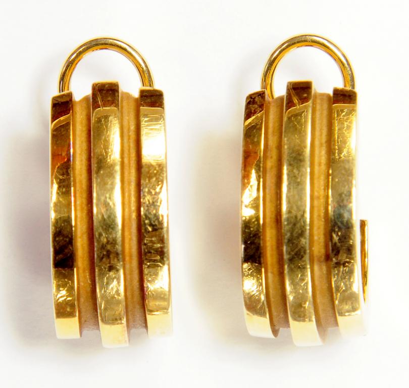 A PAIR OF TIFFANY & CO GOLD CLIP EARRINGS, MAKER'S MARK AND 750, 18.2G