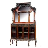 AN EDWARDIAN CARVED MAHOGANY SIDE CABINET, THE CANOPIED BACK INSET WITH THREE BEVELLED MIRRORS