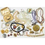 MISCELLANEOUS VINTAGE COSTUME JEWELLERY