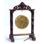 A LATE VICTORIAN CARVED OAK AND BRASS DINNER GONG, STAND 70CM W