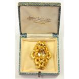 A VICTORIAN CITRINE SET GOLD BROOCH OF SCROLLING DESIGN, 9.8G GROSS