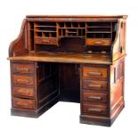 AN EARLY 20TH CENTURY OAK DESK WITH TAMBOUR SHUTTER, 133CM W