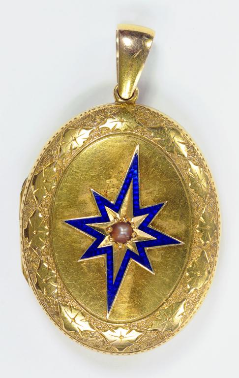 A VICTORIAN GOLD AND BLUE ENAMEL LOCKET WITH SPLIT PEARL SET STAR