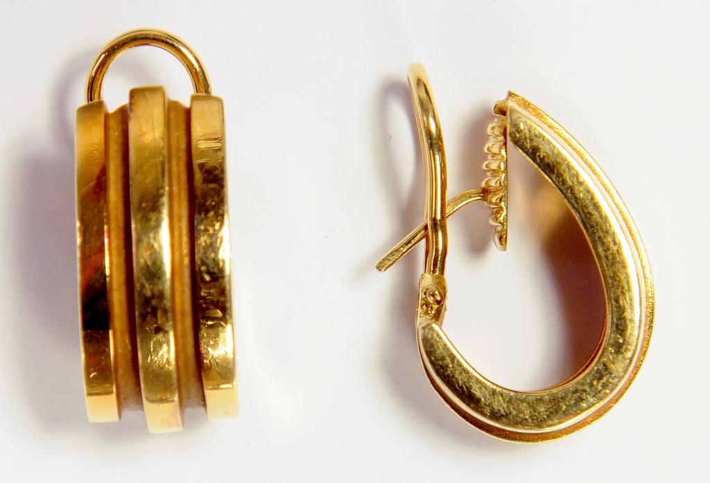 A PAIR OF TIFFANY & CO GOLD CLIP EARRINGS, MAKER'S MARK AND 750, 18.2G - Image 2 of 2