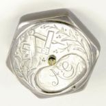 AN UNUSUAL EARLY VICTORIAN HORN HEXAGONAL 1 PINCH SNUFF BOX WITH EPNS MOUNTS, THE SWIVEL TOP