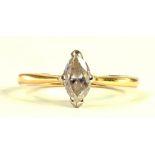 A DIAMOND SOLITAIRE RING WITH MARQUISE DIAMOND IN GOLD, MARKED 18, SIZE L, 2.5G GROSS