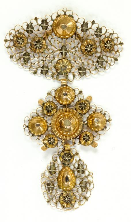 A DIAMOND, GOLD AND SILVER FILIGREE PENDANT, PROBABLY IBERIAN, 19TH CENTURY, 10G GROSS